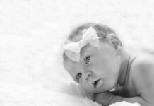 Dlaczego niemowlakowi trzęsie się broda?