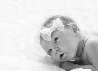 Dlaczego niemowlakowi trzęsie się broda?