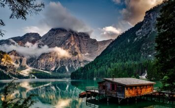 Jak ozdobić domek dla lalek?