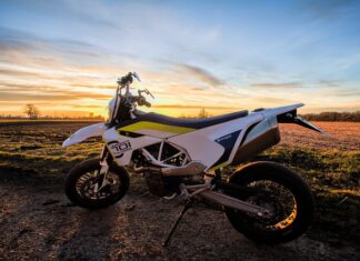 Do czego jest supermoto?